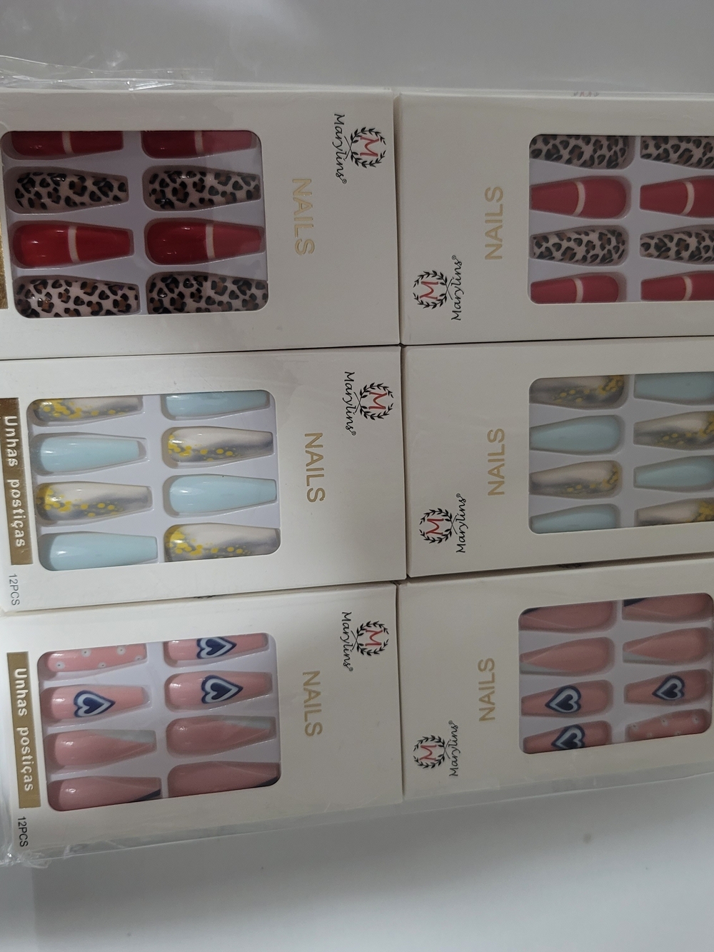 Press-On Nail Set - Mixed Designs in Pink, Red, Blue and Leopard - Unbranded